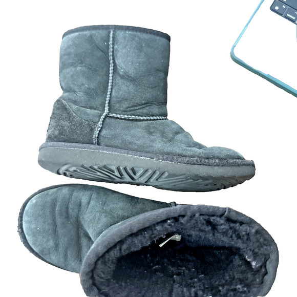 UGG KIDS Classic II Boots Size 2 M Black 1017703 Wool Sheepskin - Picture 1 of 8